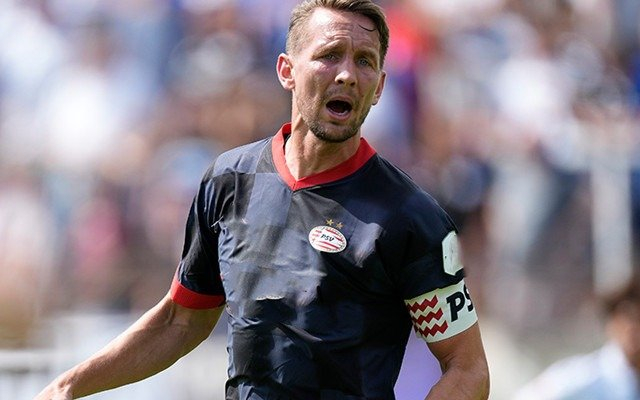 满冠体育网站-包含里程碑夜埃因霍温单刀错失，法甲今夜刷纪录，媒体盛赞，轮换策略成焦点的词条