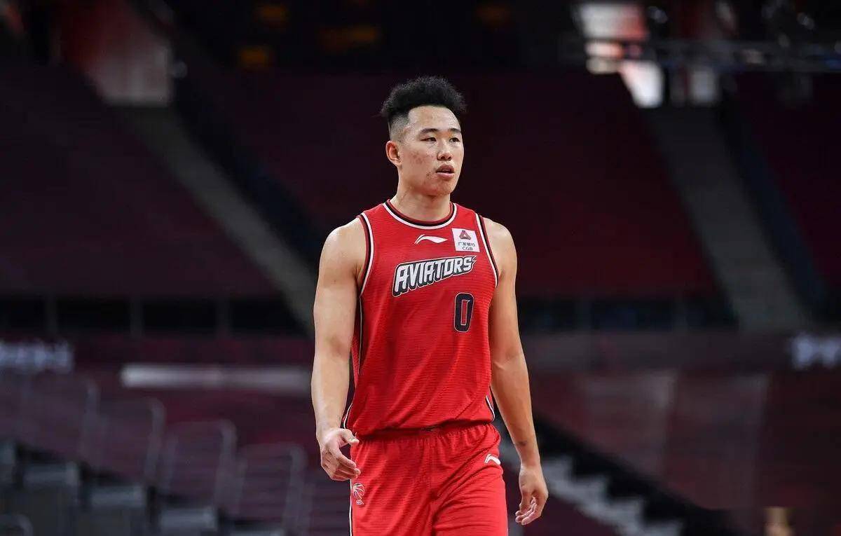 英雄联盟-CBA常规赛赛程吃紧；洛杉矶快船赛后再遭质疑；更衣室稳定；临场指挥获称赞的简单介绍